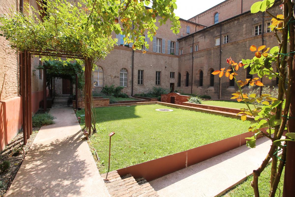 Cortile del Monastero di San Pietro in Modena foto di Vincenzo Vandelli