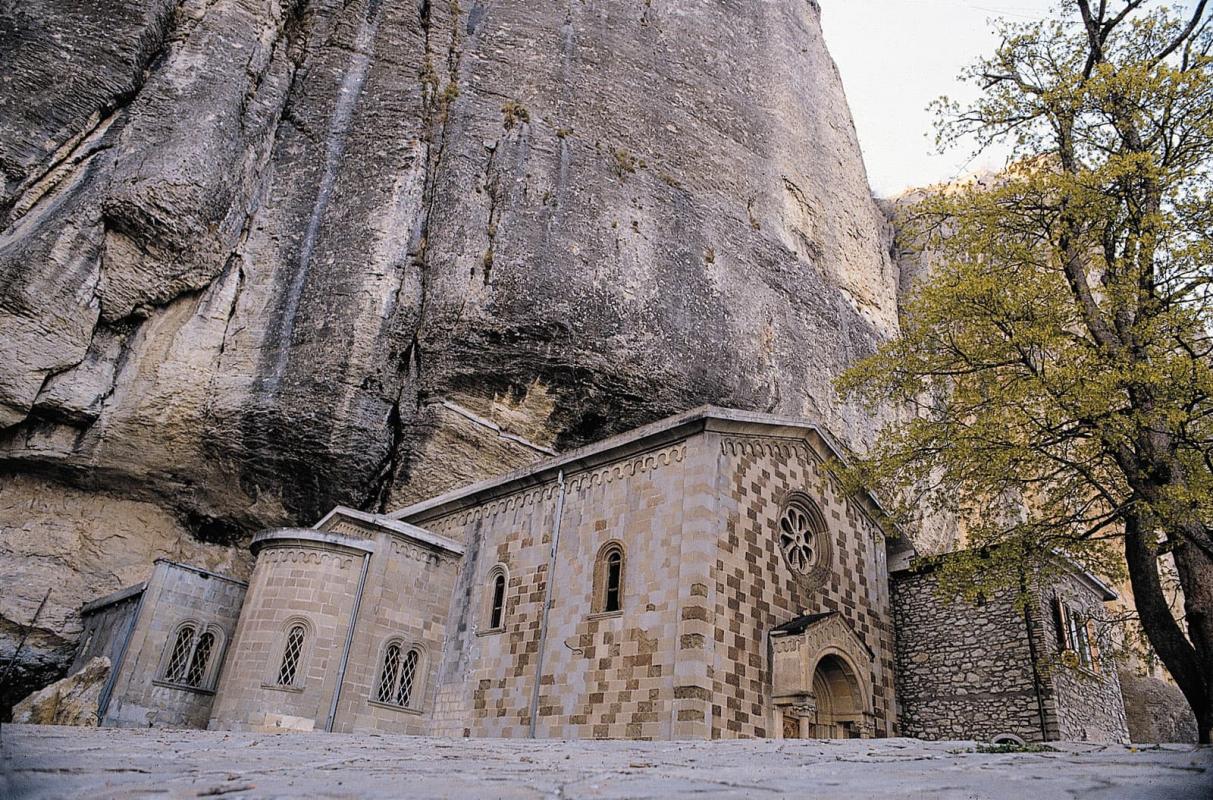 Eremo Benedettino di Bismantova foto di travelemiliaromagna