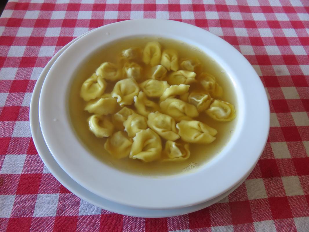 Cappelletti in brodo