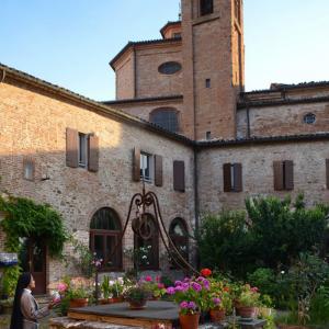 Monasteri Aperti Emilia Romagna 2021 - CHIOSTRO CONVENTO SS CATERINA E BARBARA SANTARCANGELO foto di johnny farabegoli